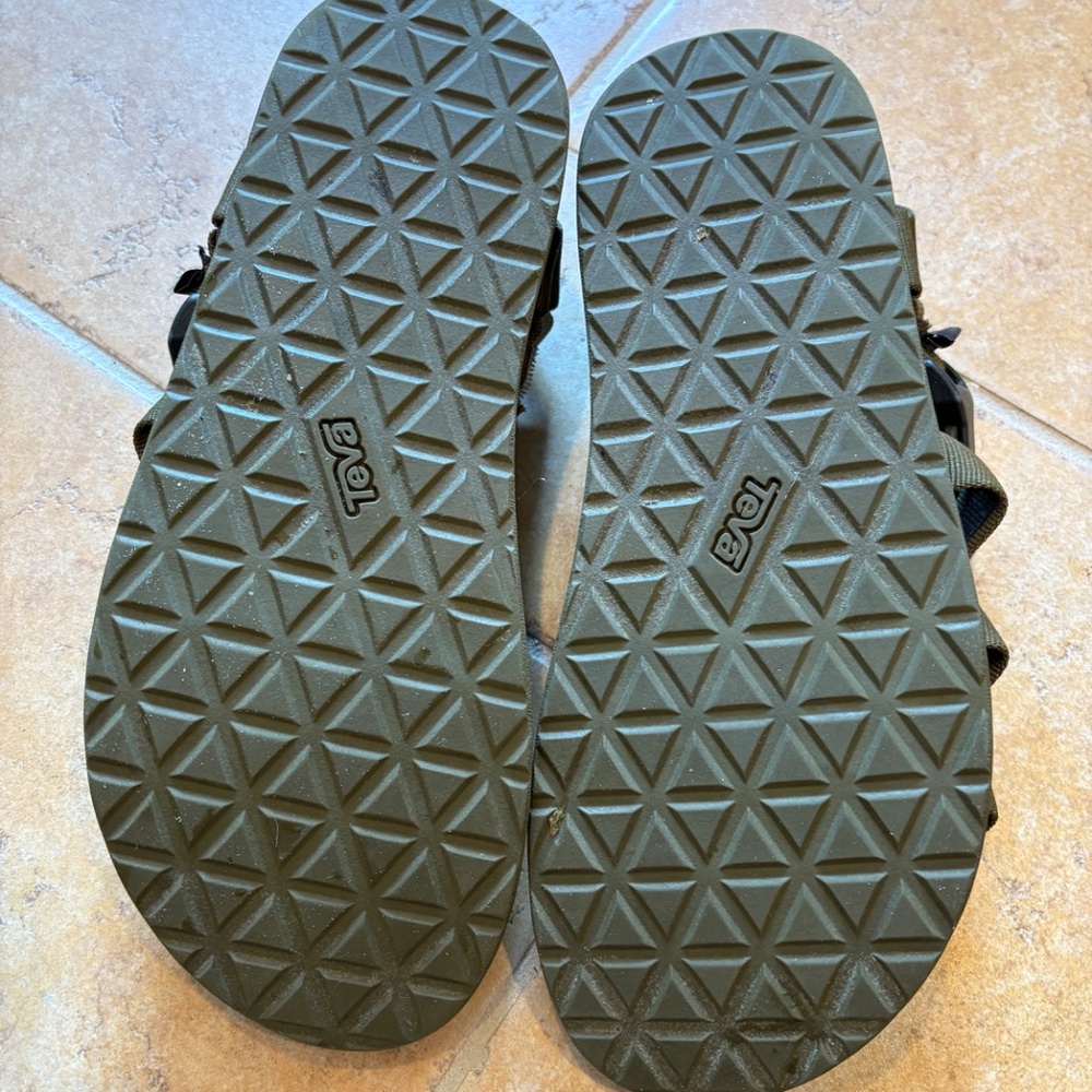 Teva adjustable strap sandals - Picture 4 of 4